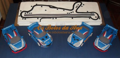 Bolo Decorado 3D Circuito Vasco Sameiro com os carros Lotus Evora, Ginetta G50 e Lamborghini Gallardo LP600+ - Carros da Equipa GoodSense Racing